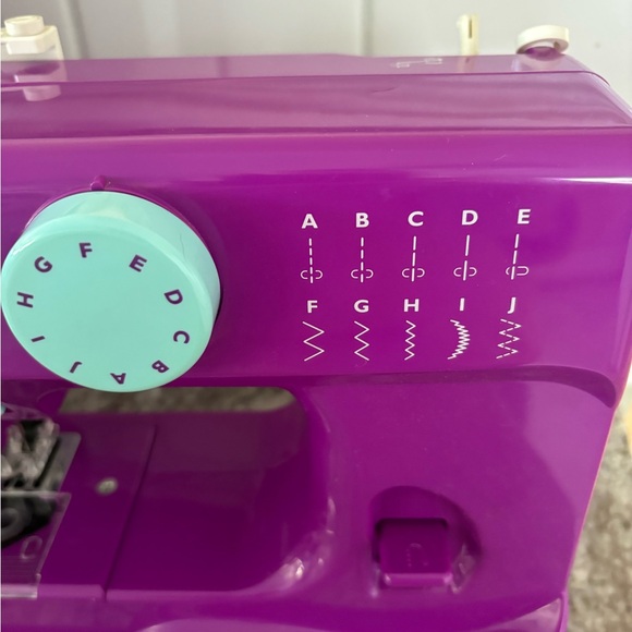 Janome New Home Purple Thunder Model 525B Mini Sewing Machine Works! W/ Extras - Picture 5 of 15